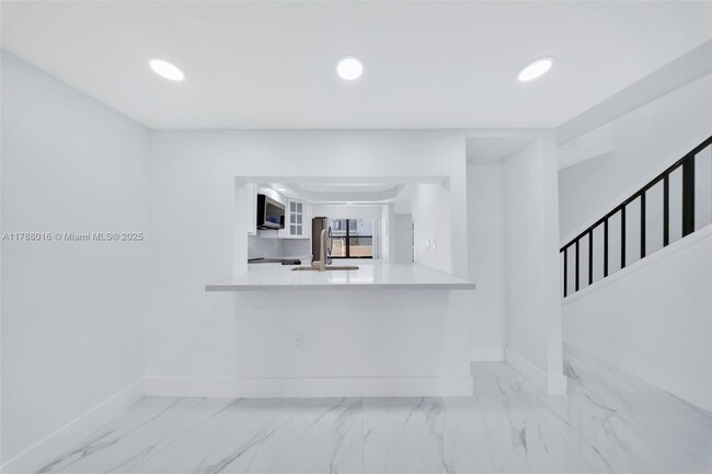 Building Photo - 10136 NW 41st St