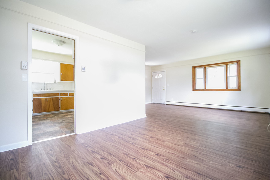 Building Photo - 3350 Beaumont Dr