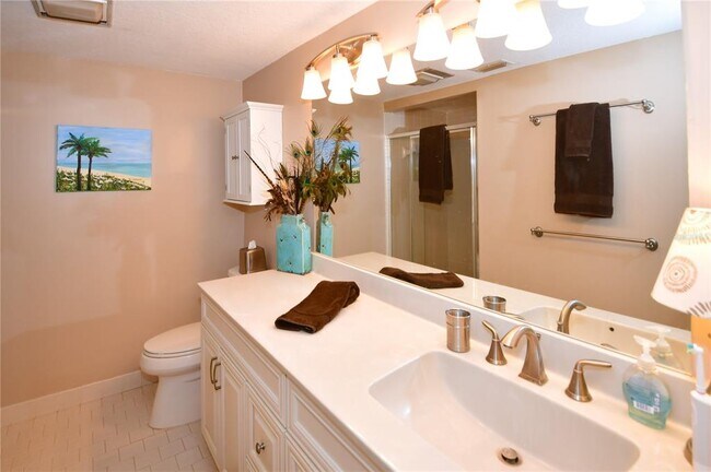 Building Photo - 4730 Brittany Dr S