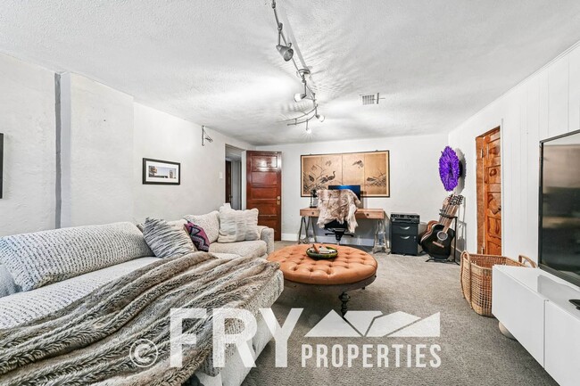 Building Photo - 3322 W 46th Ave