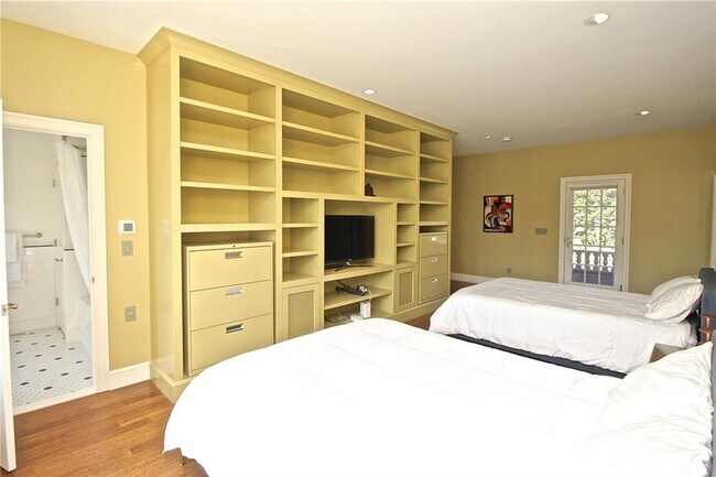 Building Photo - 203 Coggeshall Ave