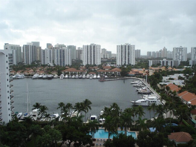 Building Photo - 3600 Yacht Club Dr