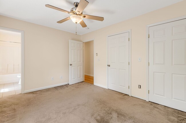 Building Photo - 3-Bedroom Home in West Asheville with Fenc...