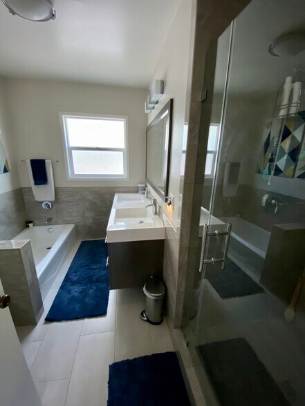 Double vanity/stall shower/tub - 272 Termino Ave