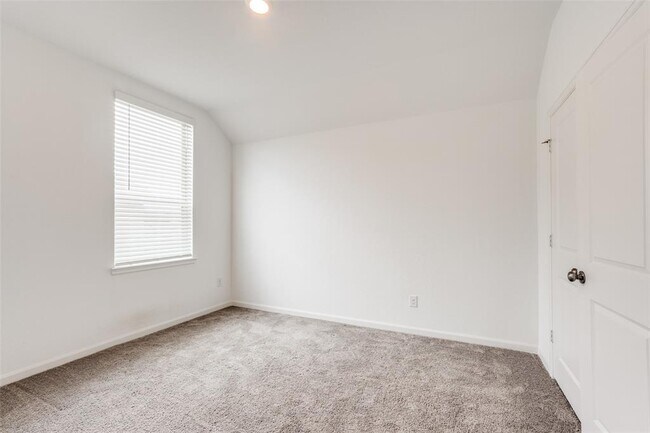 Building Photo - 1619 Ryon Falls Dr