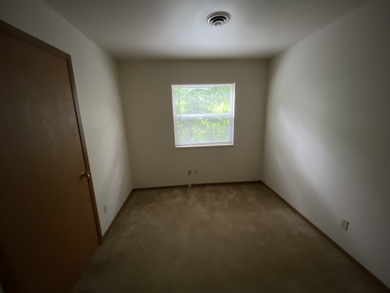 Building Photo - 128 Sandstone Ct