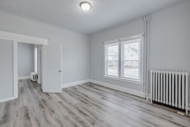 Building Photo - Park/5th Duplex