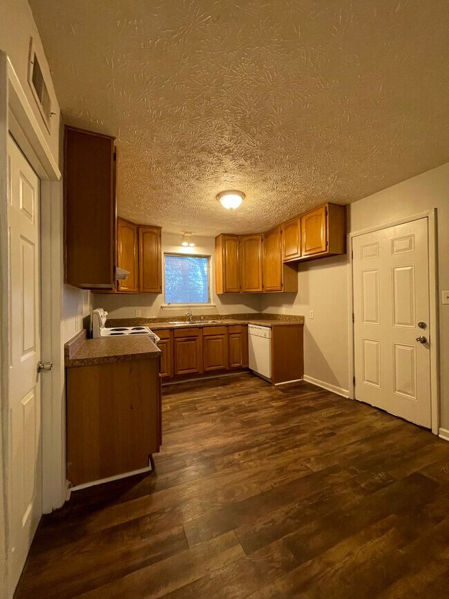 Building Photo - 3551 Cottonwood Dr