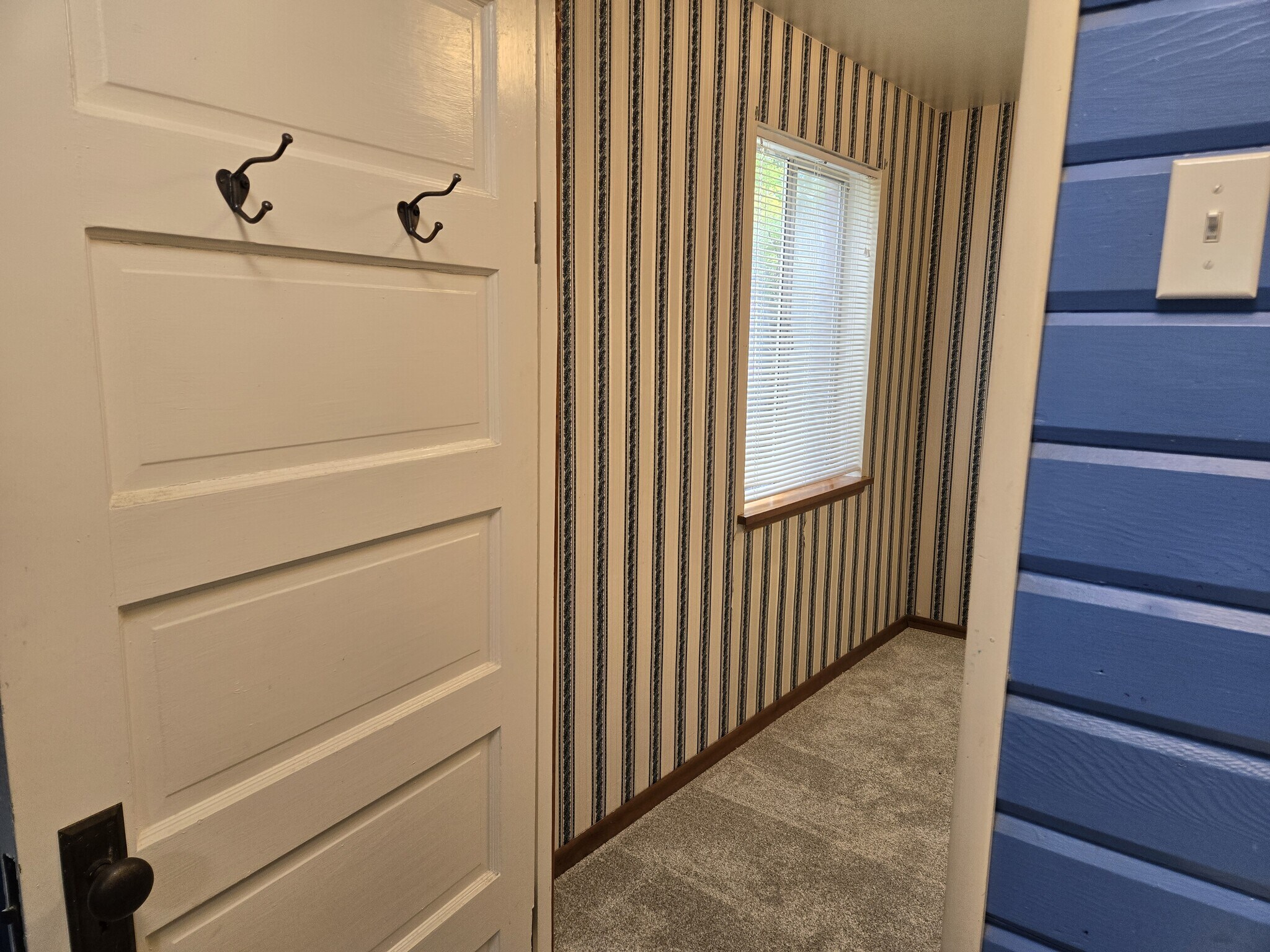 PowderRm door 2 Bdrm - 4005 N 24th St