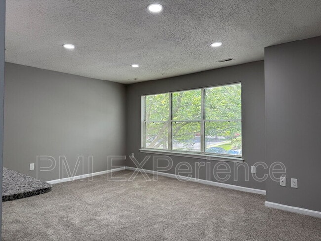 Building Photo - 2607 Camelback Ln