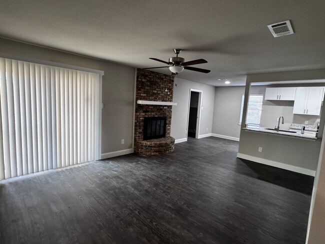 Building Photo - 1311 Alpine Dr