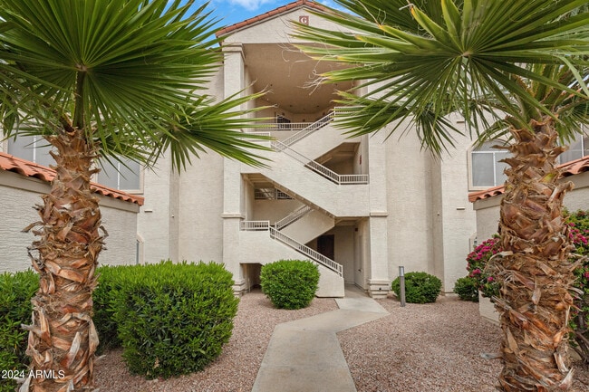 Building Photo - 10080 E Mountainview Lake Dr