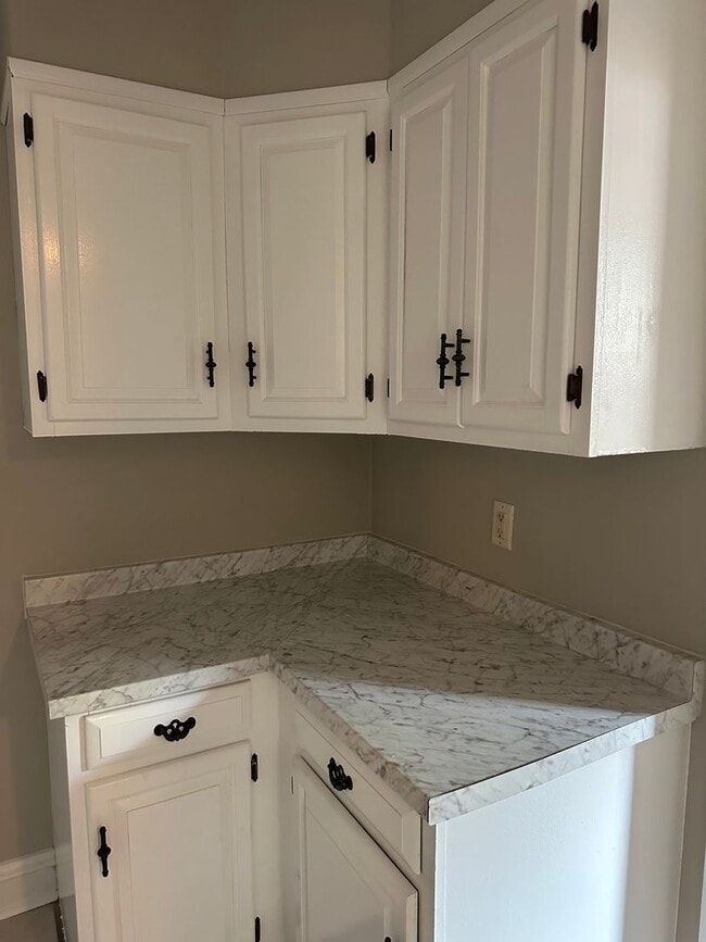 Building Photo - Updated 3 bedroom home in the City with re...