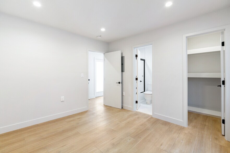 Building Photo - 345 N Heliotrope Dr