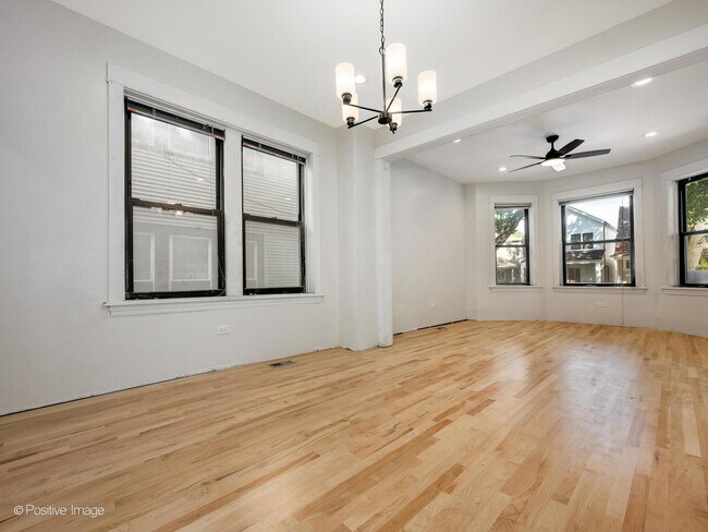 Building Photo - 2415 W Warner Ave