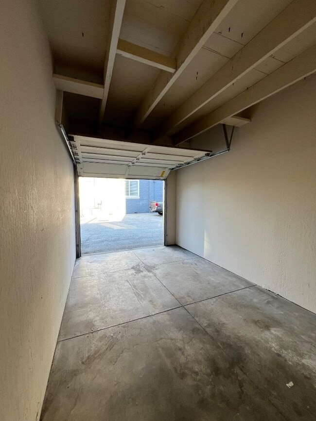 Building Photo - 1217 Capuchino Ave