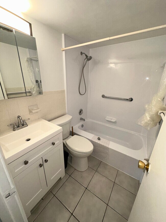 Building Photo - 301 W Ocean Ave