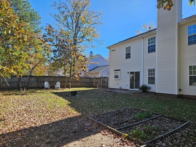 Building Photo - The Oaks at Lake Carolina