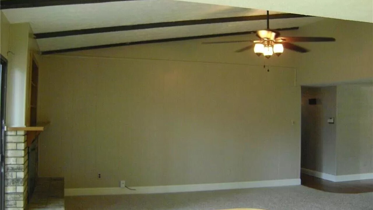 Building Photo - 3725 Walnut Dr