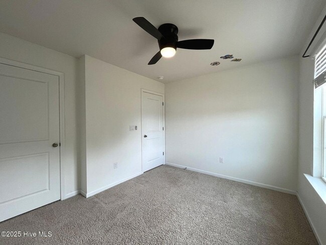 Building Photo - 275 Roberts Pl