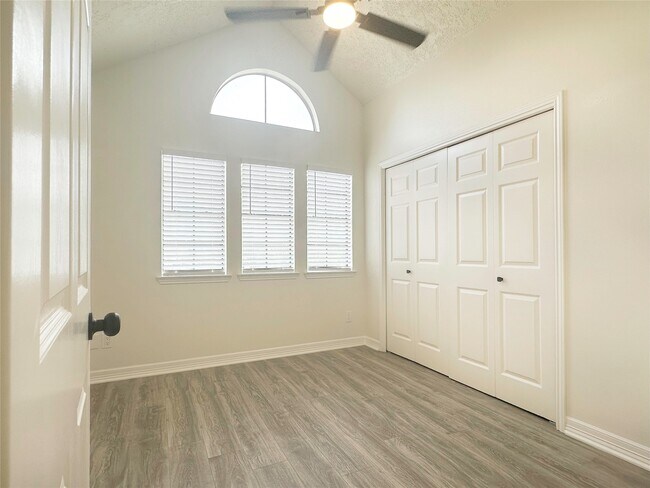 Building Photo - 9843 Stableway Dr