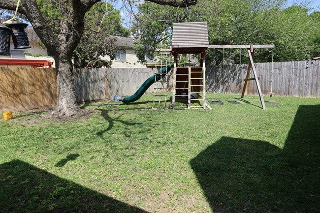 Building Photo - 3223 Autumn Bridge Ln