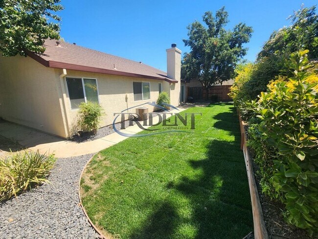 Building Photo - 4 bedroom 2 bath near schools and parks