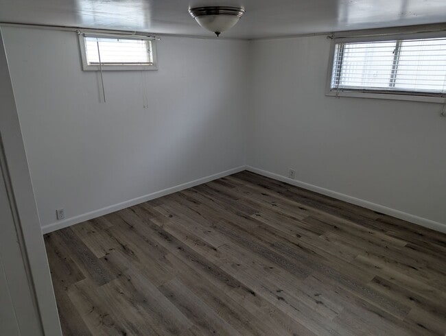 Building Photo - 441 Maple Dr