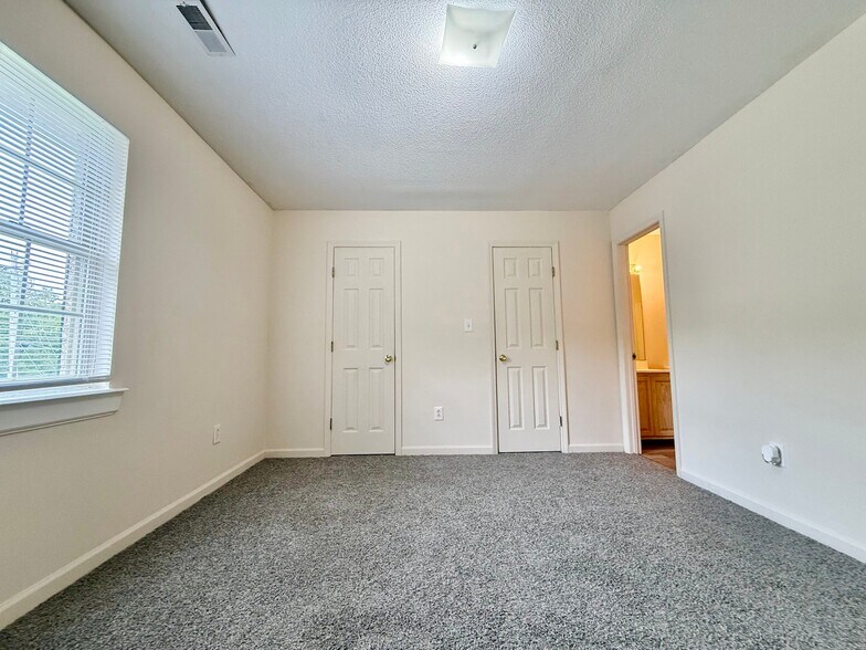 Building Photo - 2827 McKinley Rd