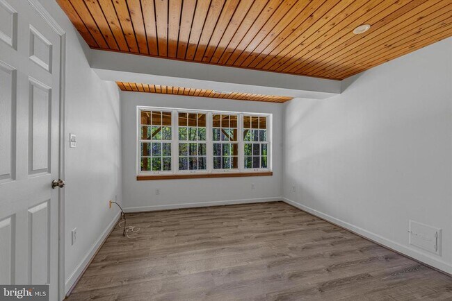 Building Photo - 1646 Stowe Rd