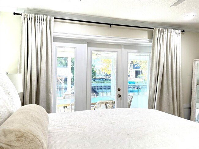 Building Photo - 1004 SE 5th Ave