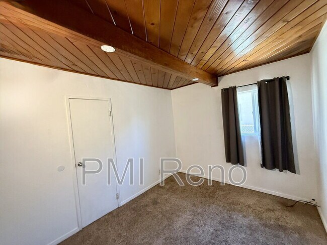 Building Photo - 335 Denslowe Dr