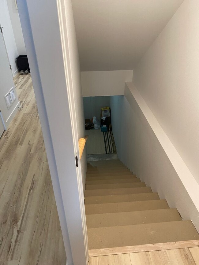 Building Photo - Beautiful 3 bed 2.5 bath Townhome