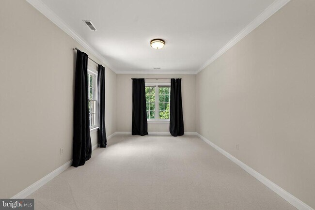 Building Photo - 532 Springvale Rd