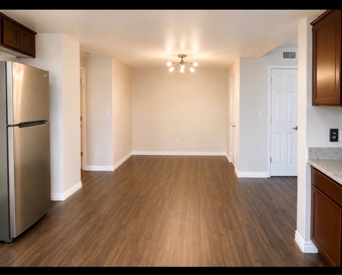 Building Photo - 5260 River Glen Dr