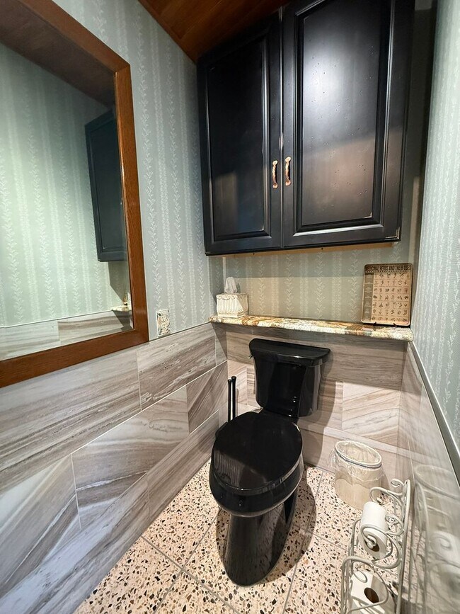 Building Photo - Custom built condo! Country Living! Offered unfurnished OR furnished!