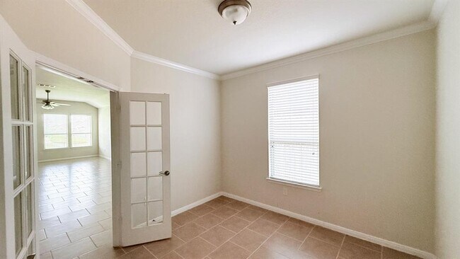 Building Photo - 24707 Royal Pike Dr