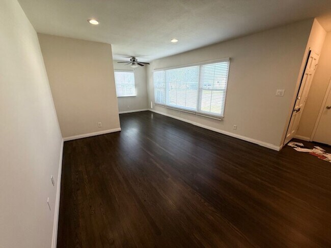 Building Photo - WONDERFUL LAKEWOOD HOME-NEW ON MARKET!!
