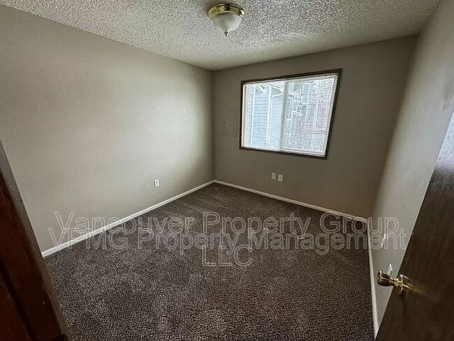 Building Photo - 5415 NE 34th St