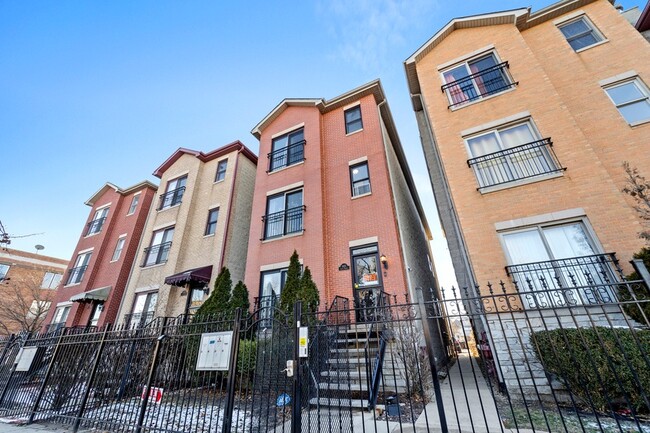 Building Photo - 5852 S Prairie Ave