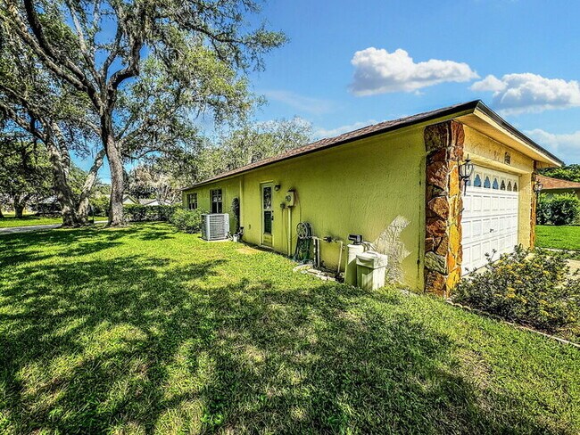 Building Photo - 55 & OLDER COMMUNITY! Charming 2-Bedroom Oasis with 2 Full Baths and 1,747 Sq Ft in New Port Richey!