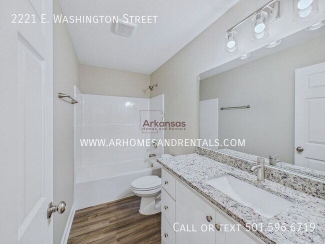 Building Photo - 2221 E Washington Ave