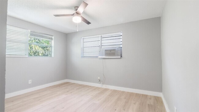 Building Photo - 626 SW 14th Ave