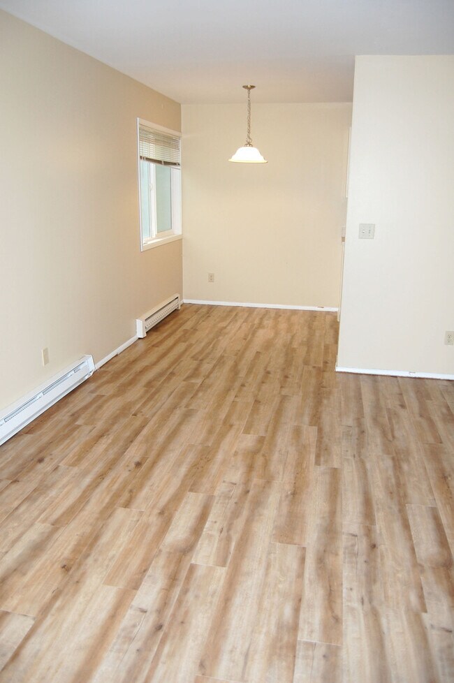 Interior Photo - 424 Summit