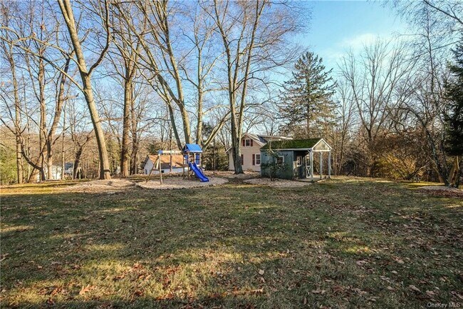 Building Photo - 64 Old Pascack Rd