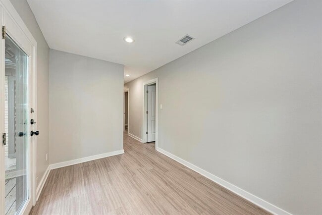 Building Photo - 1612 Elmhurst Dr
