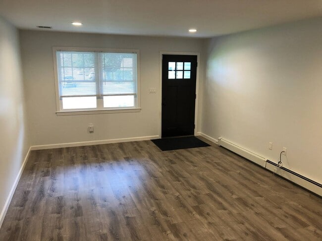 Building Photo - 47 Coles St