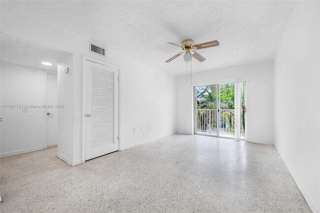 Building Photo - 2661 SW 11th St