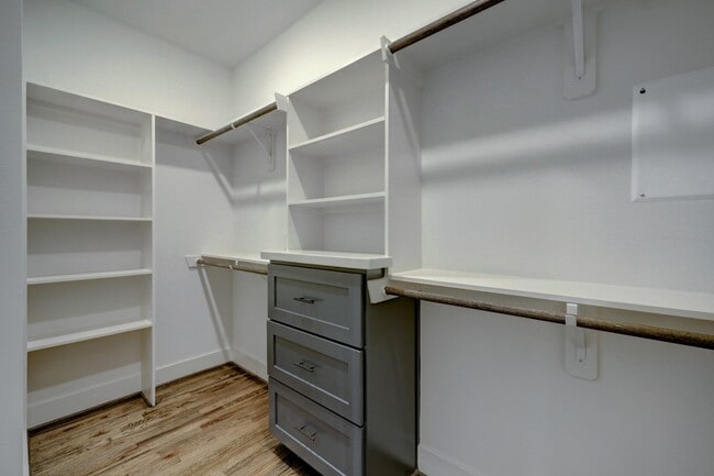 Building Photo - 1535 W 24th St