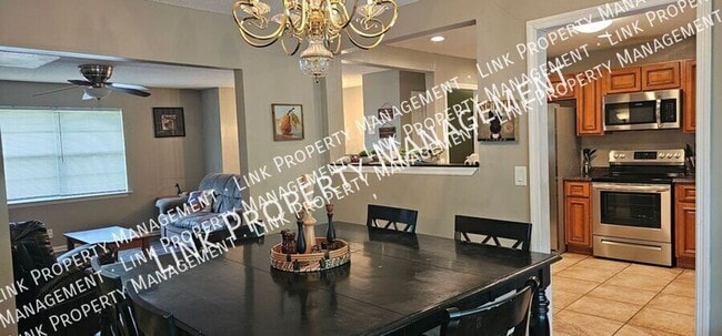 Building Photo - 2433 Meade Cir